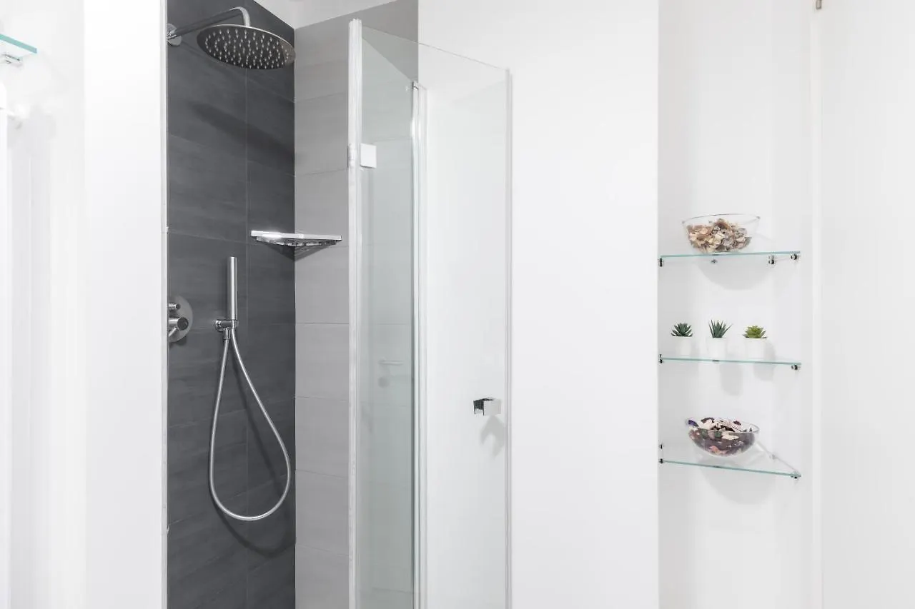 Amoretti Apartment, 6 Persone, 3 Camere, 2 Bagni, Balcone, Wi-Fi, Metro B Monti Tiburtini Rome Italië