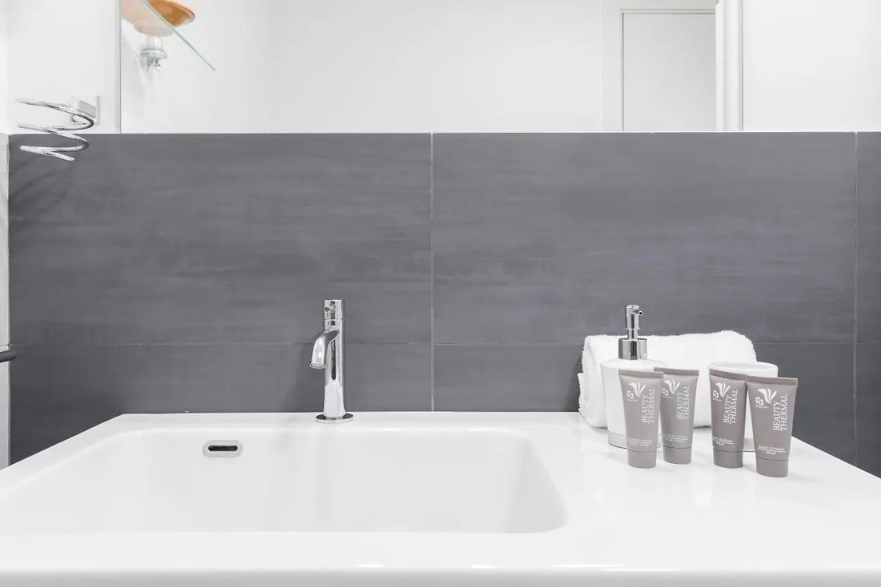 Appartement Amoretti Apartment, 6 Persone, 3 Camere, 2 Bagni, Balcone, Wi-Fi, Metro B Monti Tiburtini Rome