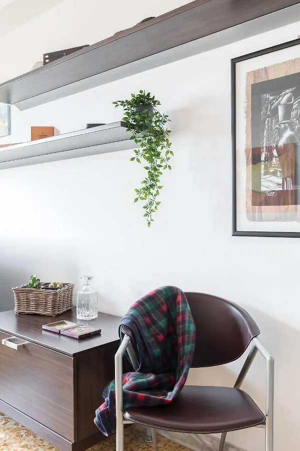 Amoretti Apartment, 6 Persone, 3 Camere, 2 Bagni, Balcone, Wi-Fi, Metro B Monti Tiburtini Rome Apartment