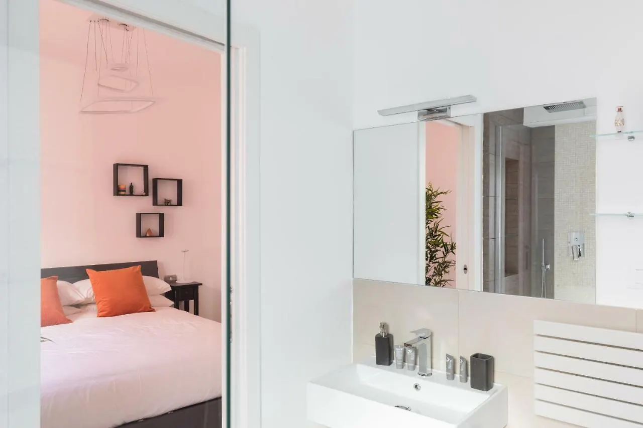 Amoretti Apartment, 6 Persone, 3 Camere, 2 Bagni, Balcone, Wi-Fi, Metro B Monti Tiburtini Rome 0*,  Italy